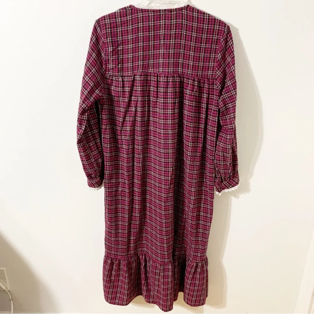 Vintage Castle Harbor Cotton Plaid Flannel Nightgown Ruffle Hem Lace Detail🔴⚫️